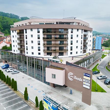 City Center Accommodation 111 Решица Экстерьер фото