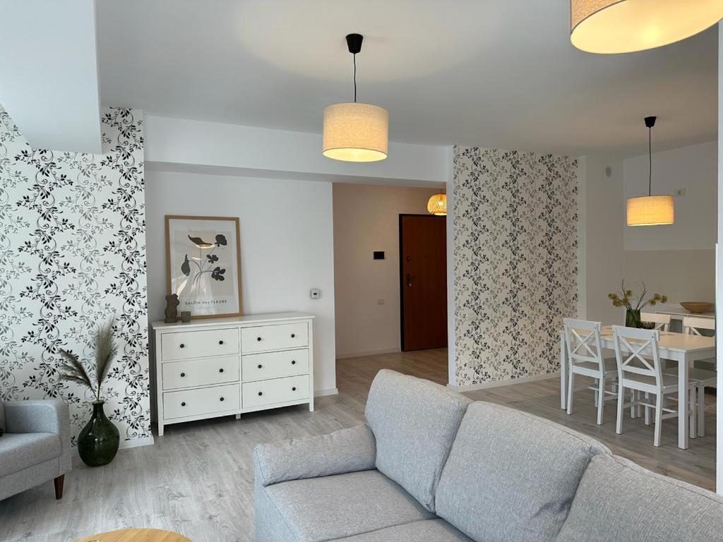 City Center Accommodation 111 Решица Экстерьер фото