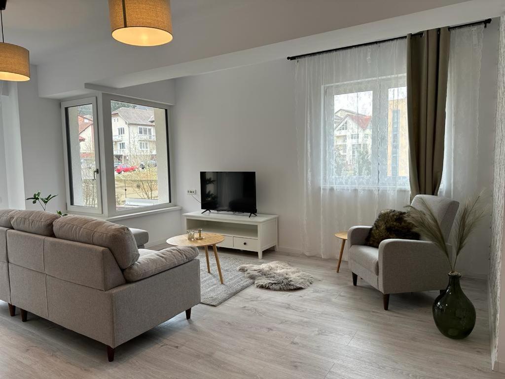 City Center Accommodation 111 Решица Экстерьер фото