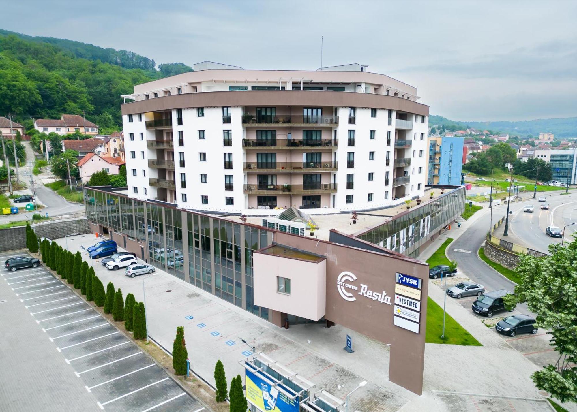 City Center Accommodation 111 Решица Экстерьер фото
