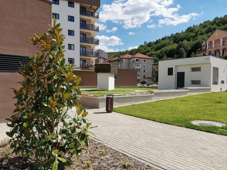 City Center Accommodation 111 Решица Экстерьер фото
